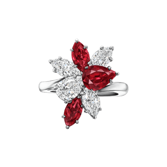 Sortija de rubíes con diamantes pera