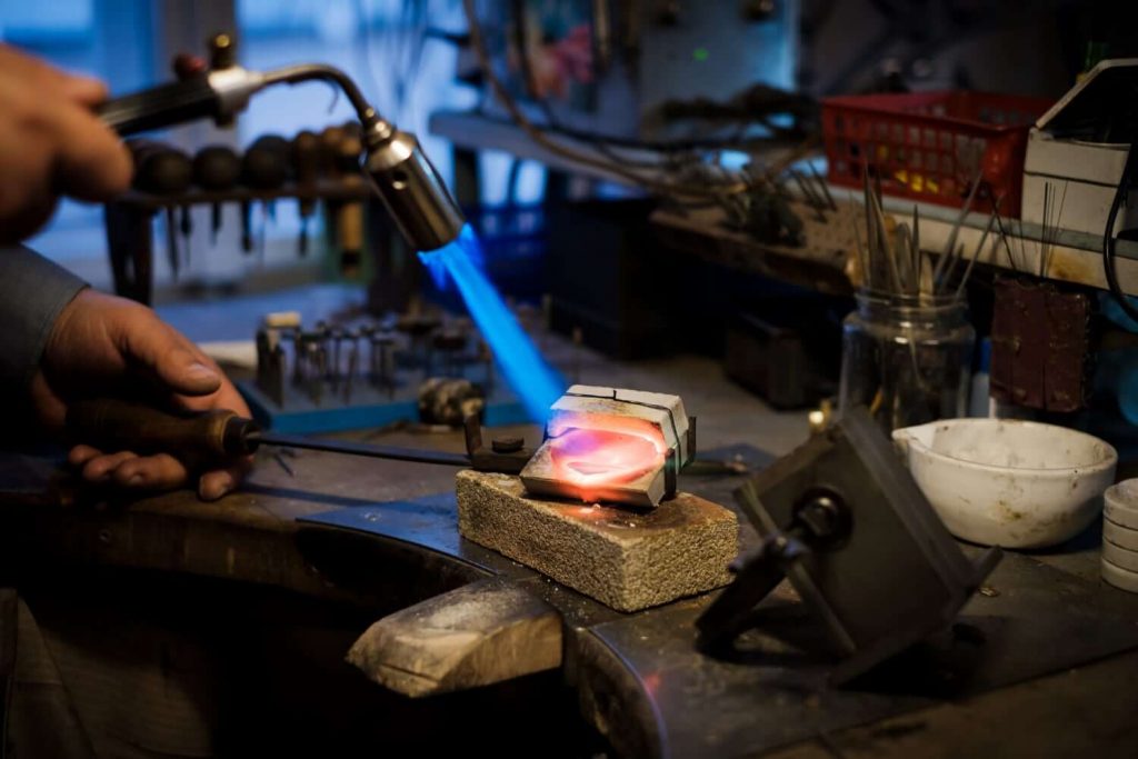 Fabricación de joyería tradicional